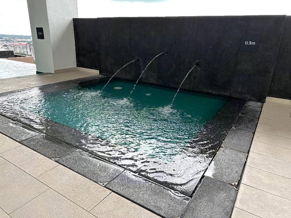 The Apple Premier Condo Three Bedroom In Melaka Екстериор снимка