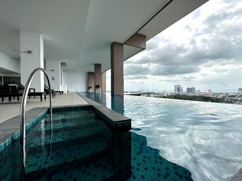 The Apple Premier Condo Three Bedroom In Melaka Екстериор снимка