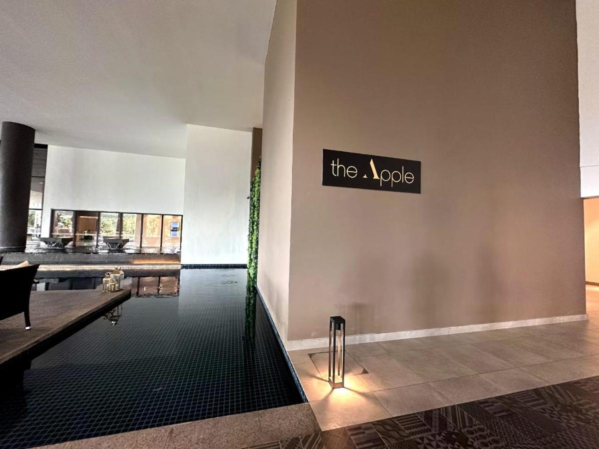 The Apple Premier Condo Three Bedroom In Melaka Екстериор снимка