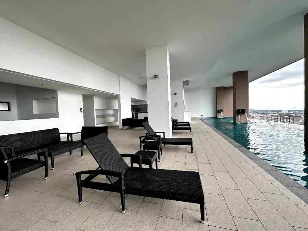 The Apple Premier Condo Three Bedroom In Melaka Екстериор снимка
